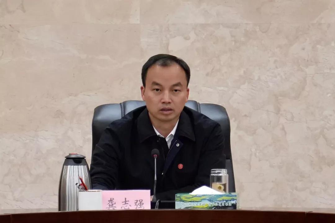 新时代背景下的政策走向与挑战，最新时政点评分析